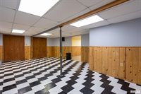 7020 Valley Drive, Bettendorf, IA 52722