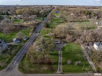 7020 Valley Drive, Bettendorf, IA 52722