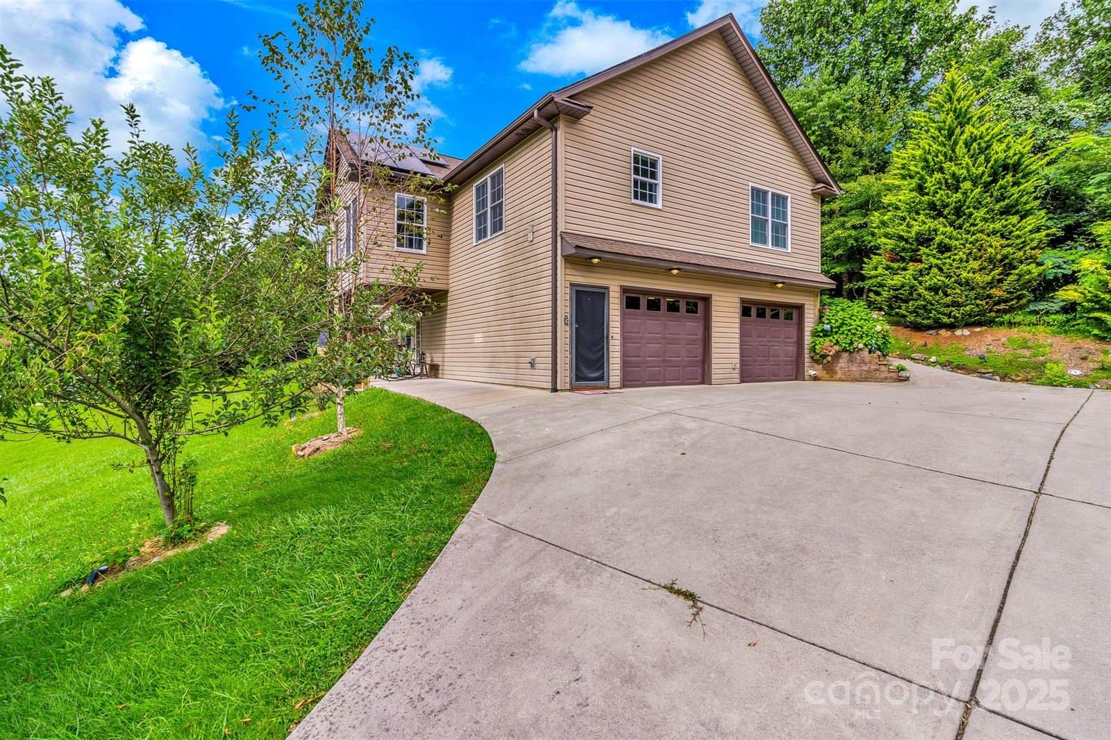 159 South Willow Brook Drive, Asheville, NC 28806