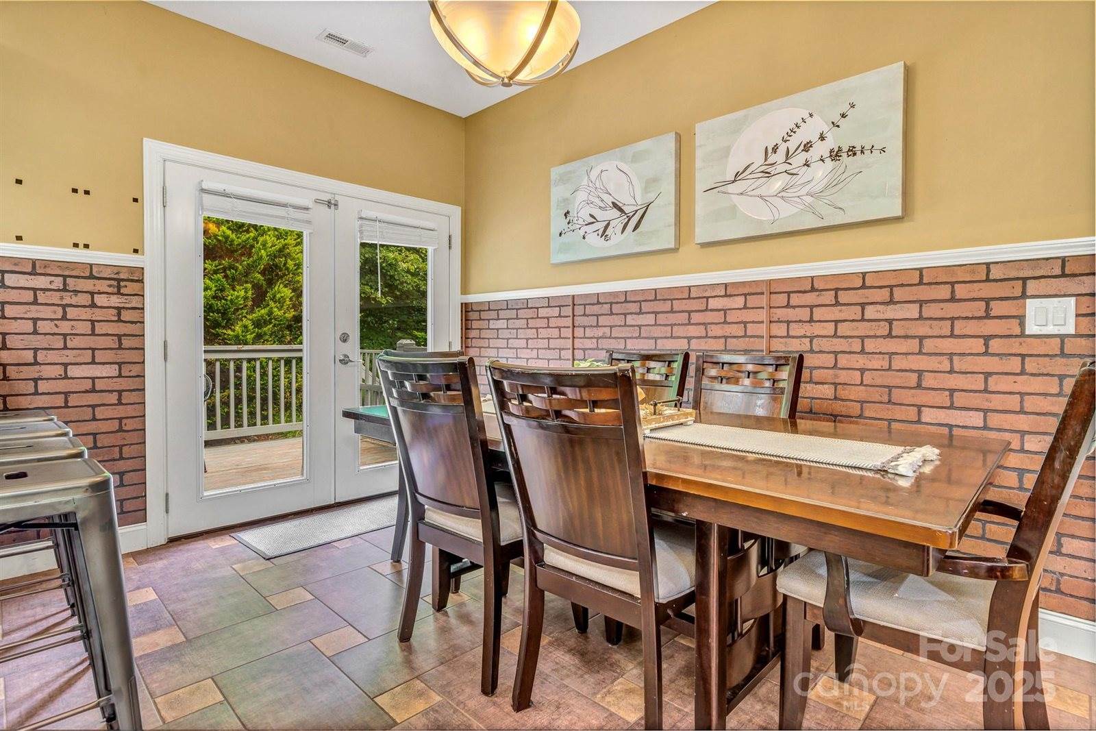 159 South Willow Brook Drive, Asheville, NC 28806