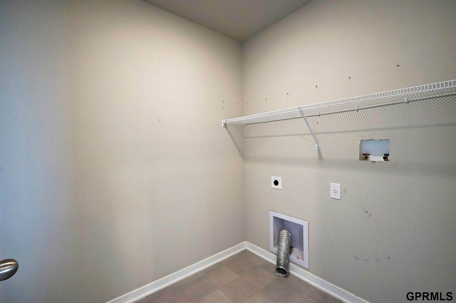 225 North 10th Avenue, Springfield, NE 68059