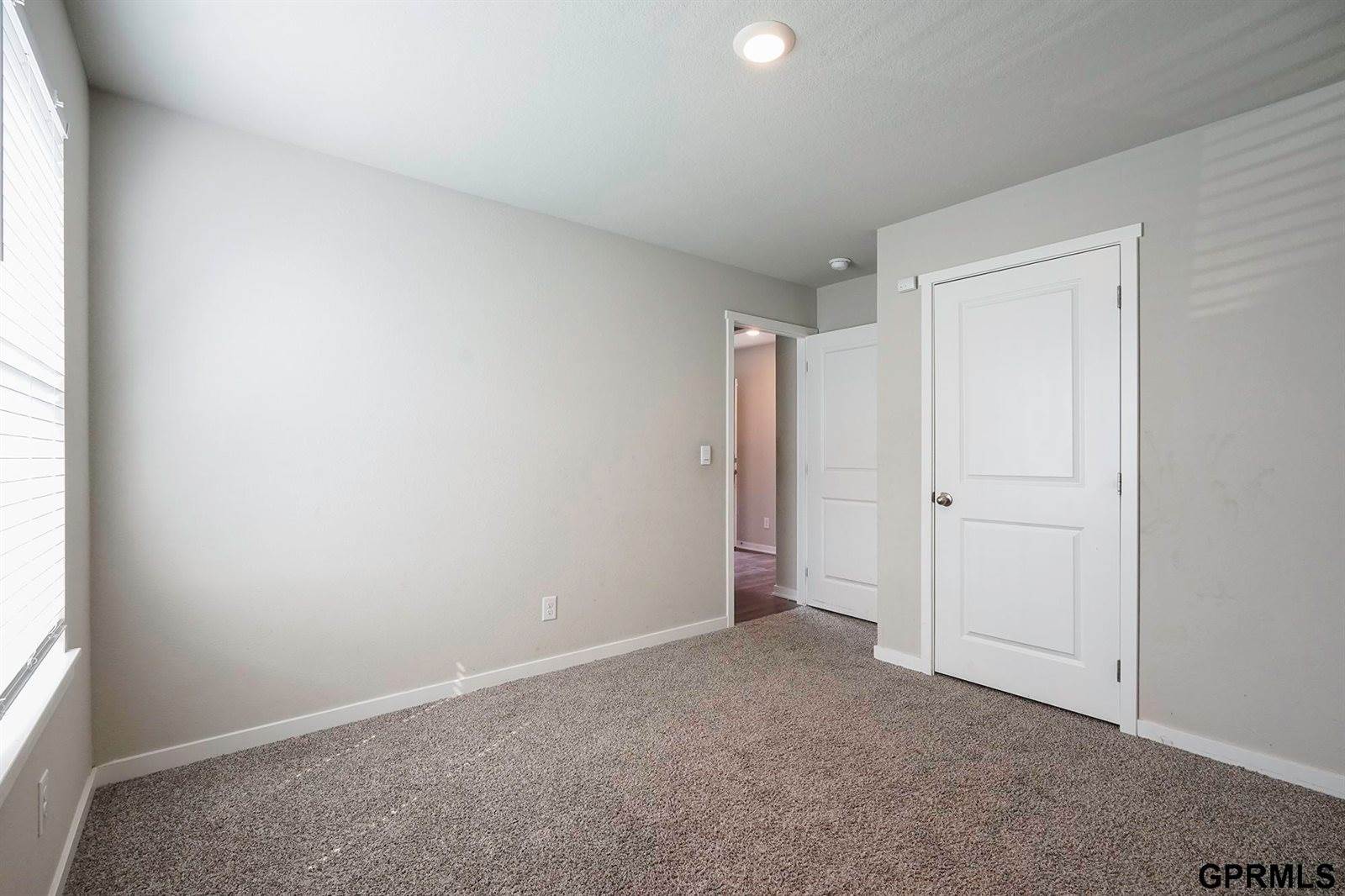 225 North 10th Avenue, Springfield, NE 68059