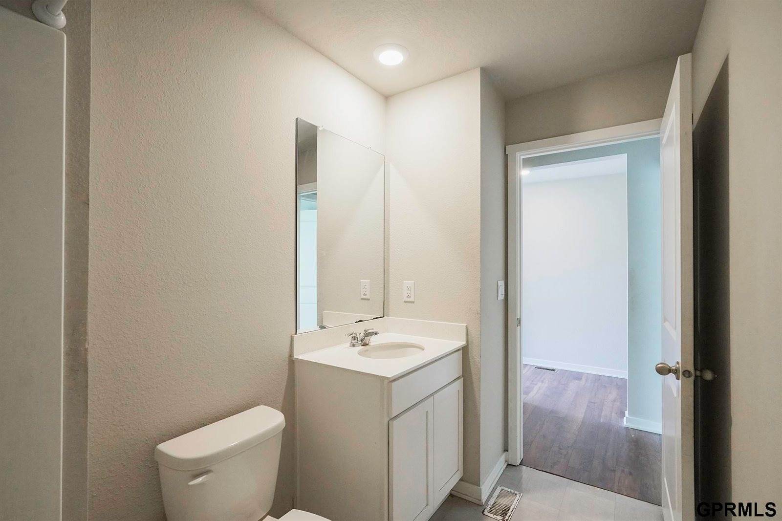 225 North 10th Avenue, Springfield, NE 68059