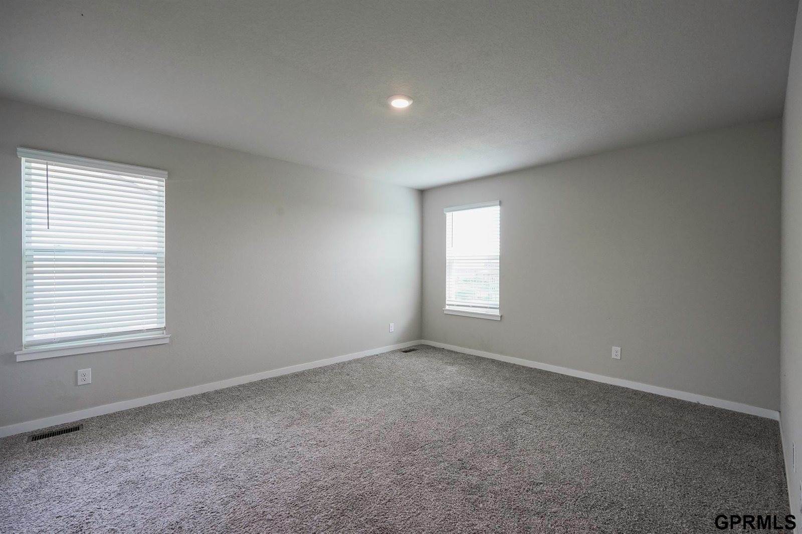 225 North 10th Avenue, Springfield, NE 68059