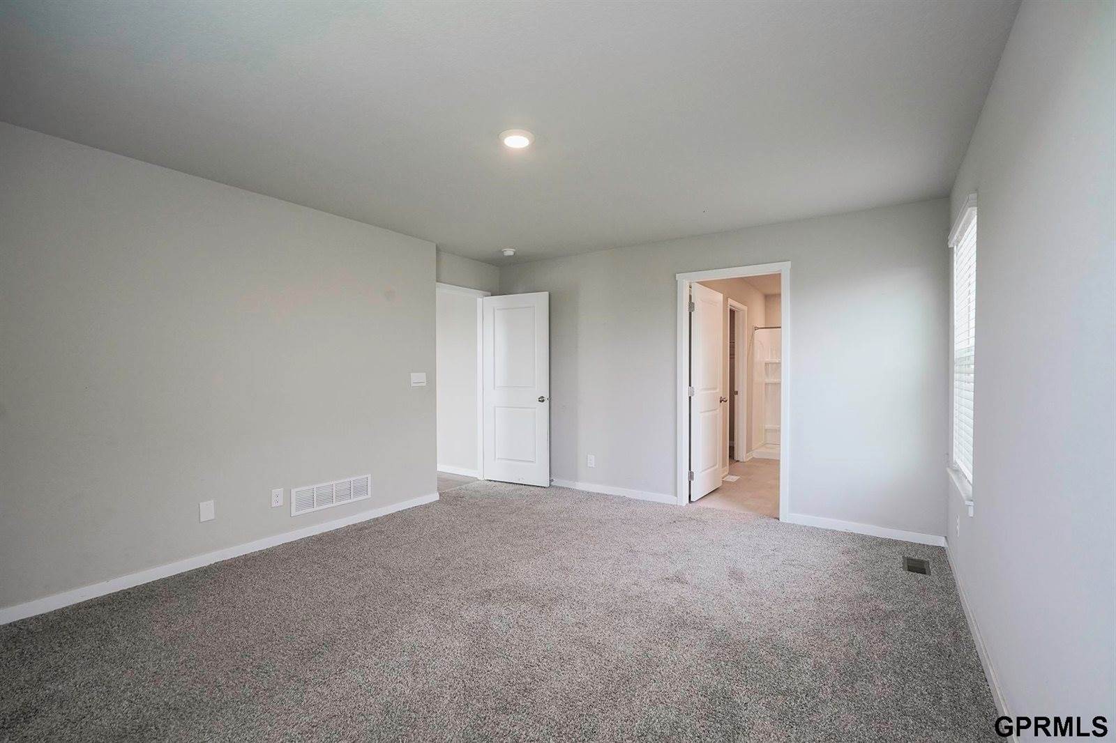 225 North 10th Avenue, Springfield, NE 68059