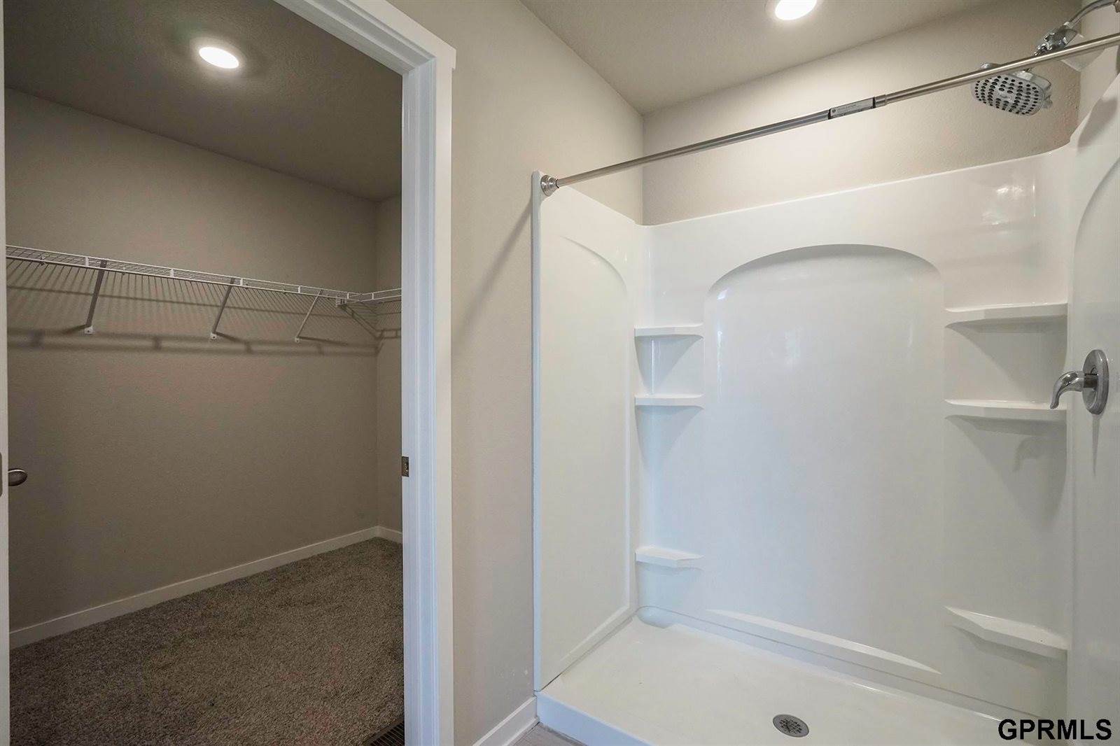 225 North 10th Avenue, Springfield, NE 68059