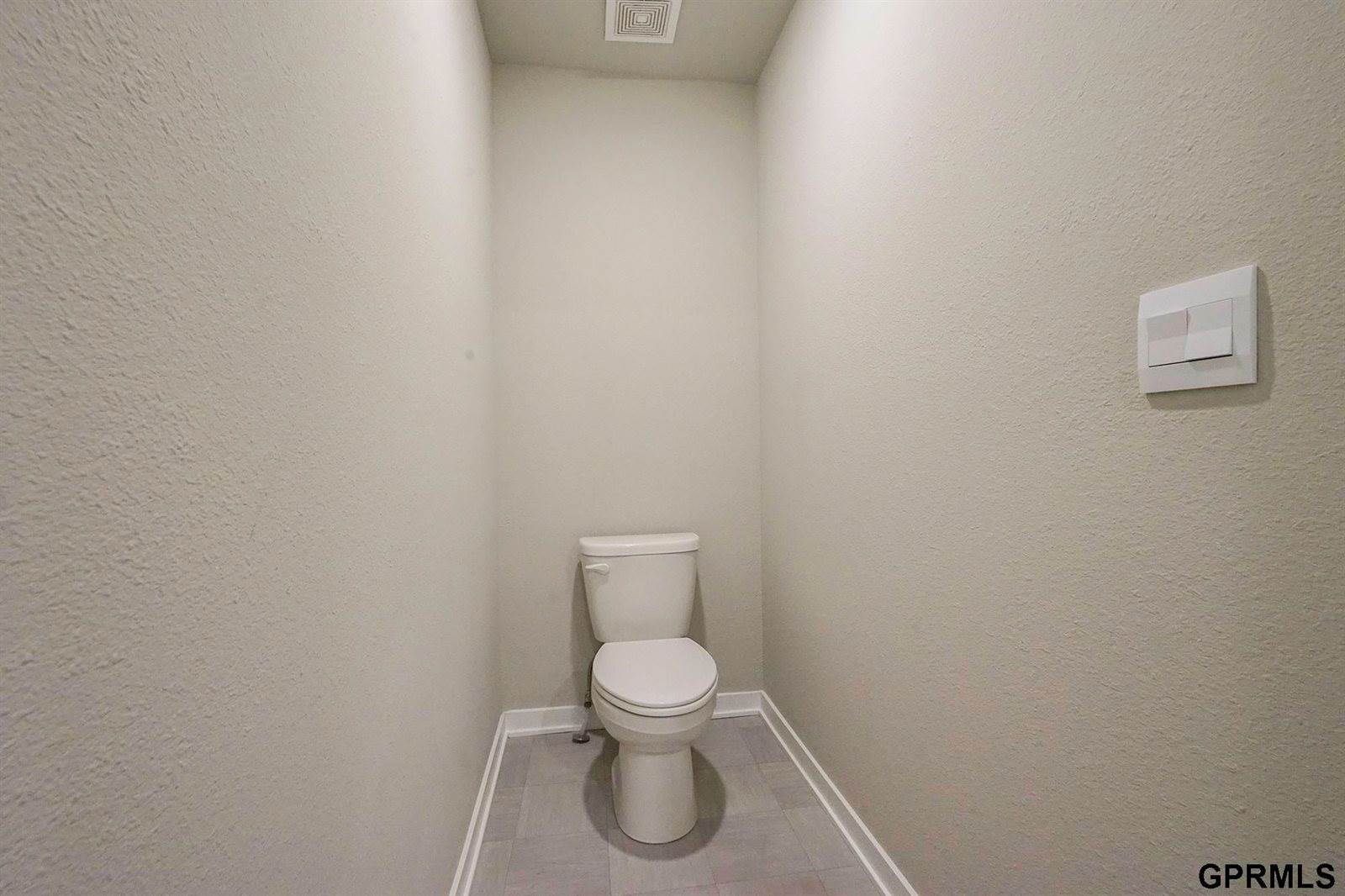 225 North 10th Avenue, Springfield, NE 68059