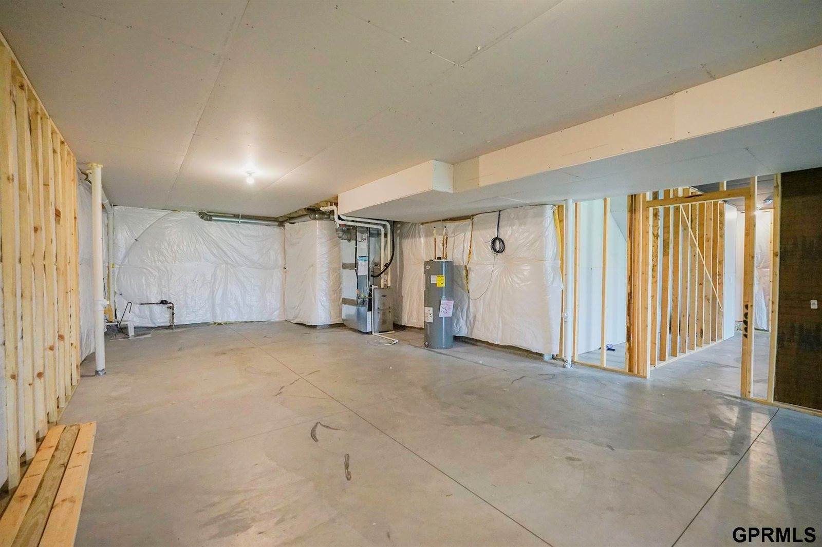 225 North 10th Avenue, Springfield, NE 68059