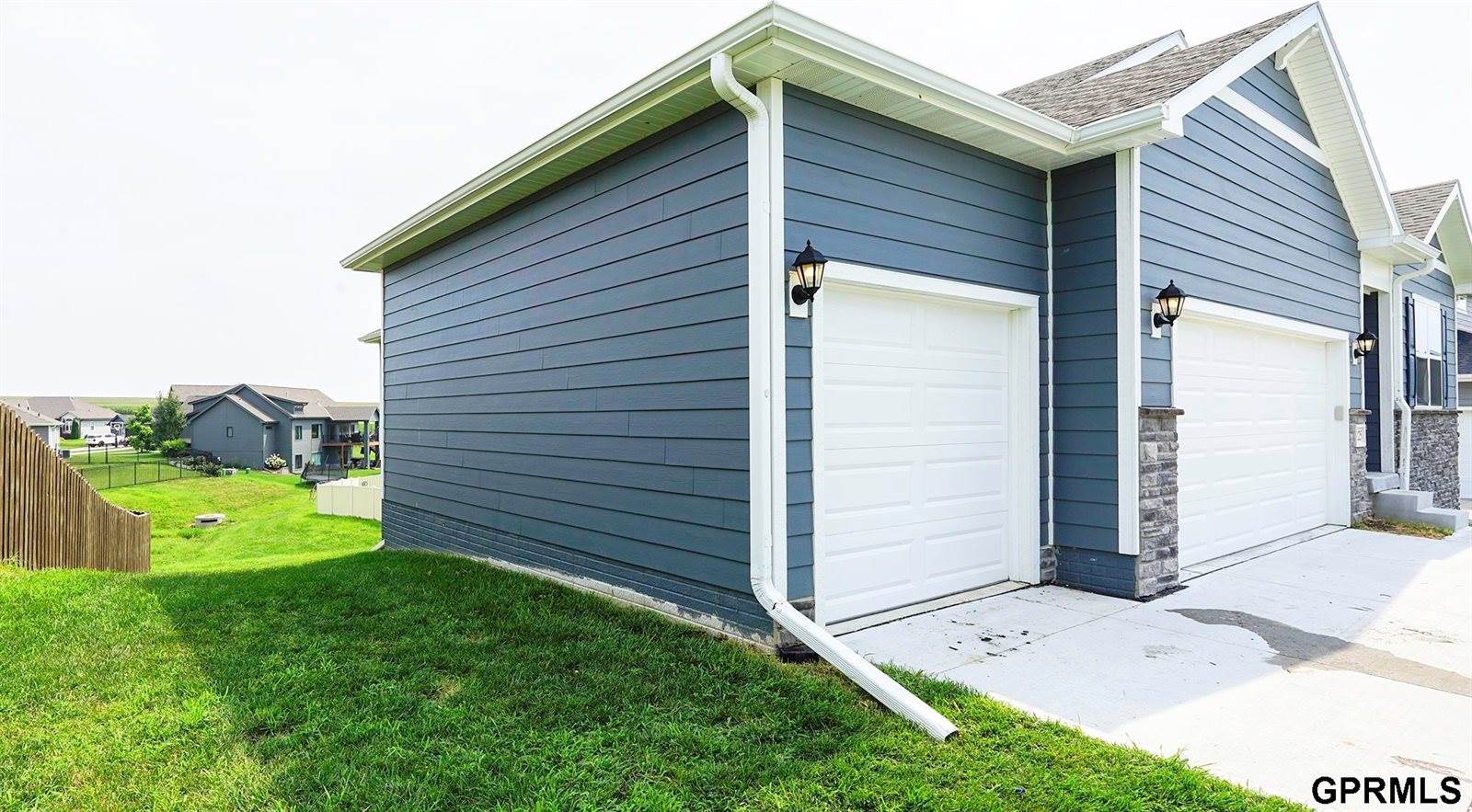 225 North 10th Avenue, Springfield, NE 68059