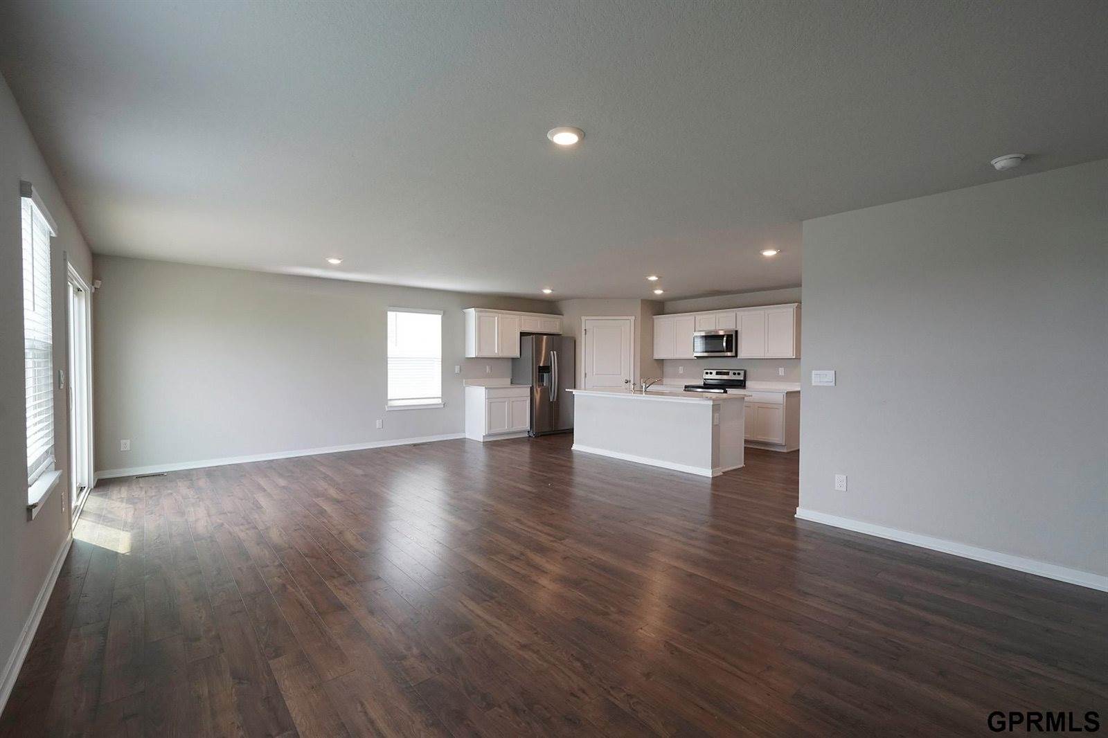 225 North 10th Avenue, Springfield, NE 68059