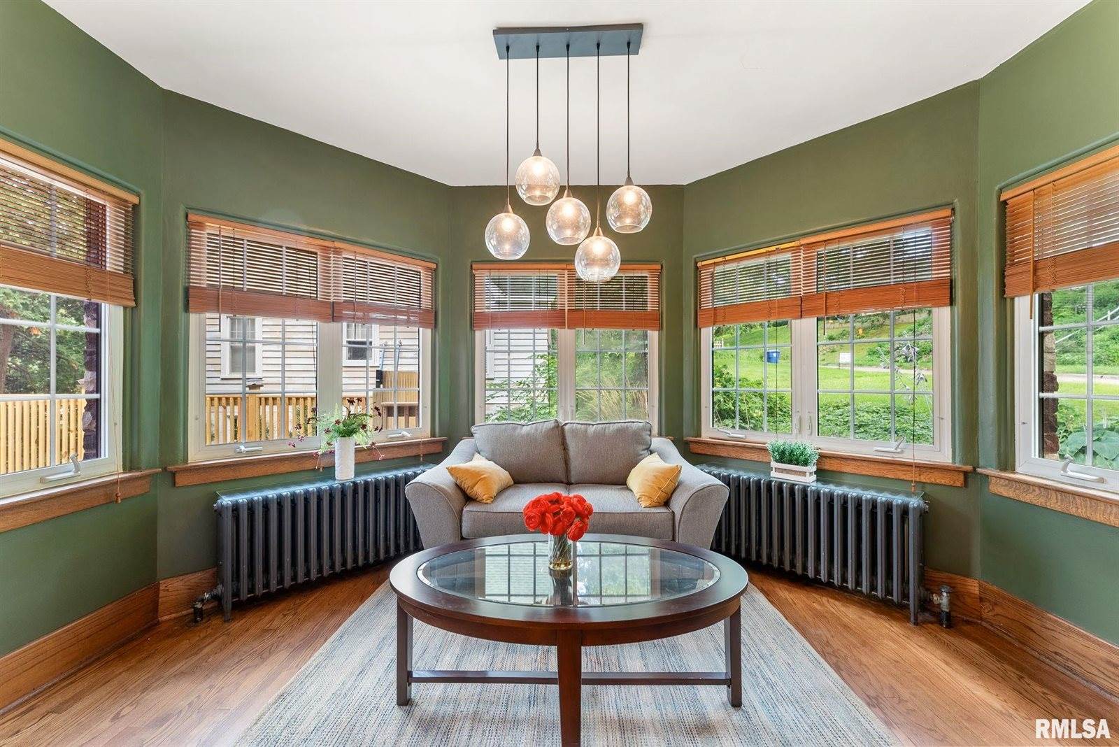 56 Crestwood Terrace, Davenport, IA 52803