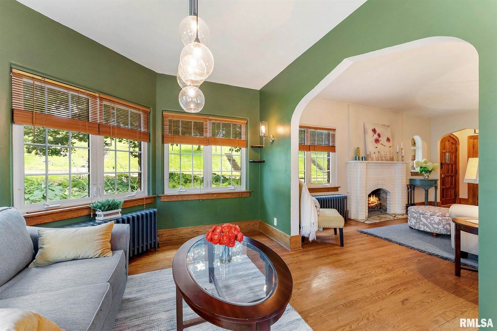 56 Crestwood Terrace, Davenport, IA 52803