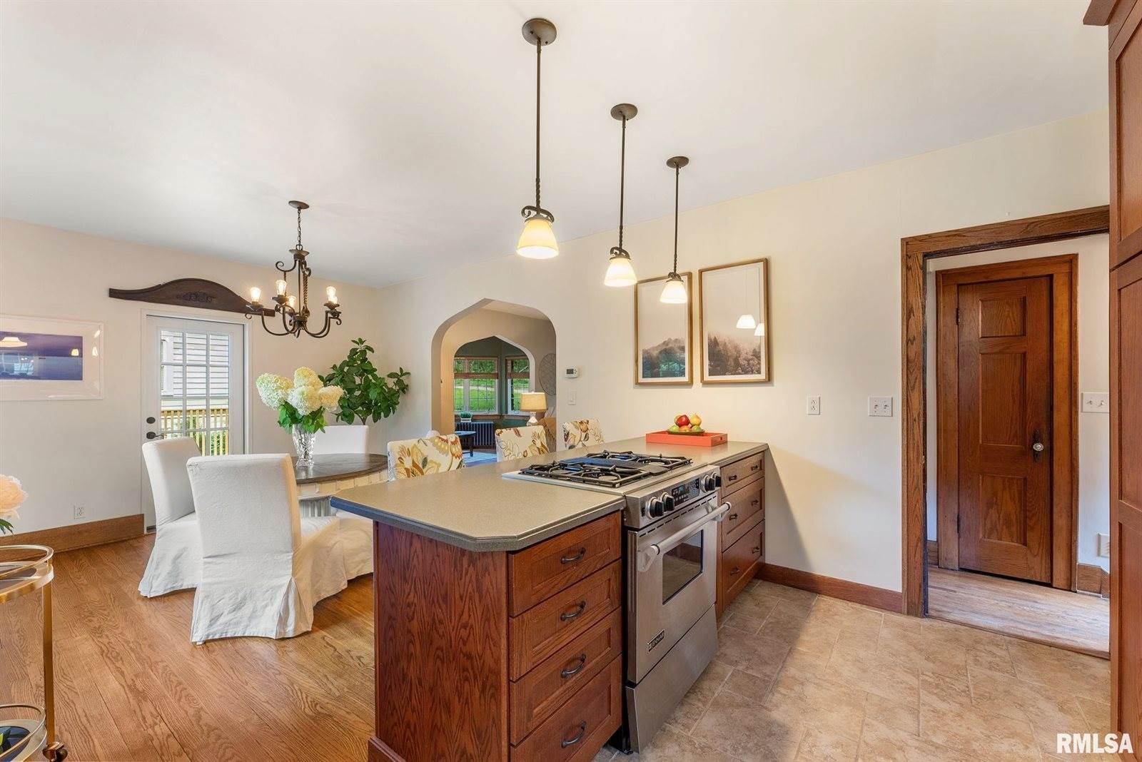 56 Crestwood Terrace, Davenport, IA 52803