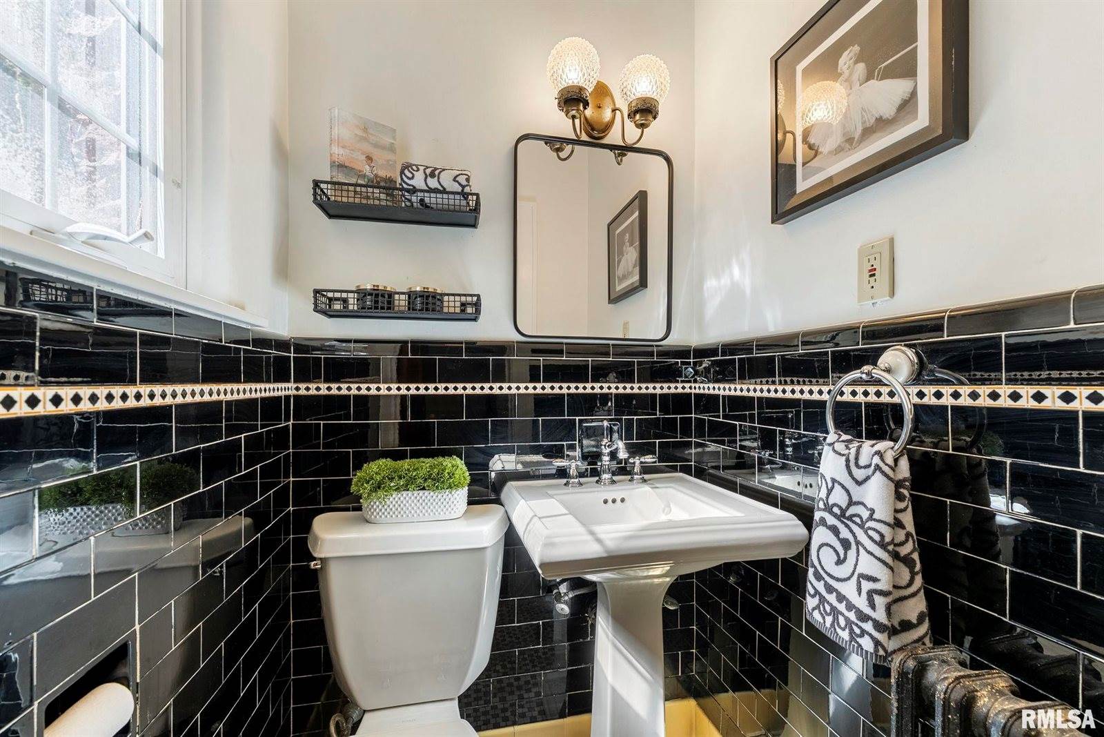 56 Crestwood Terrace, Davenport, IA 52803