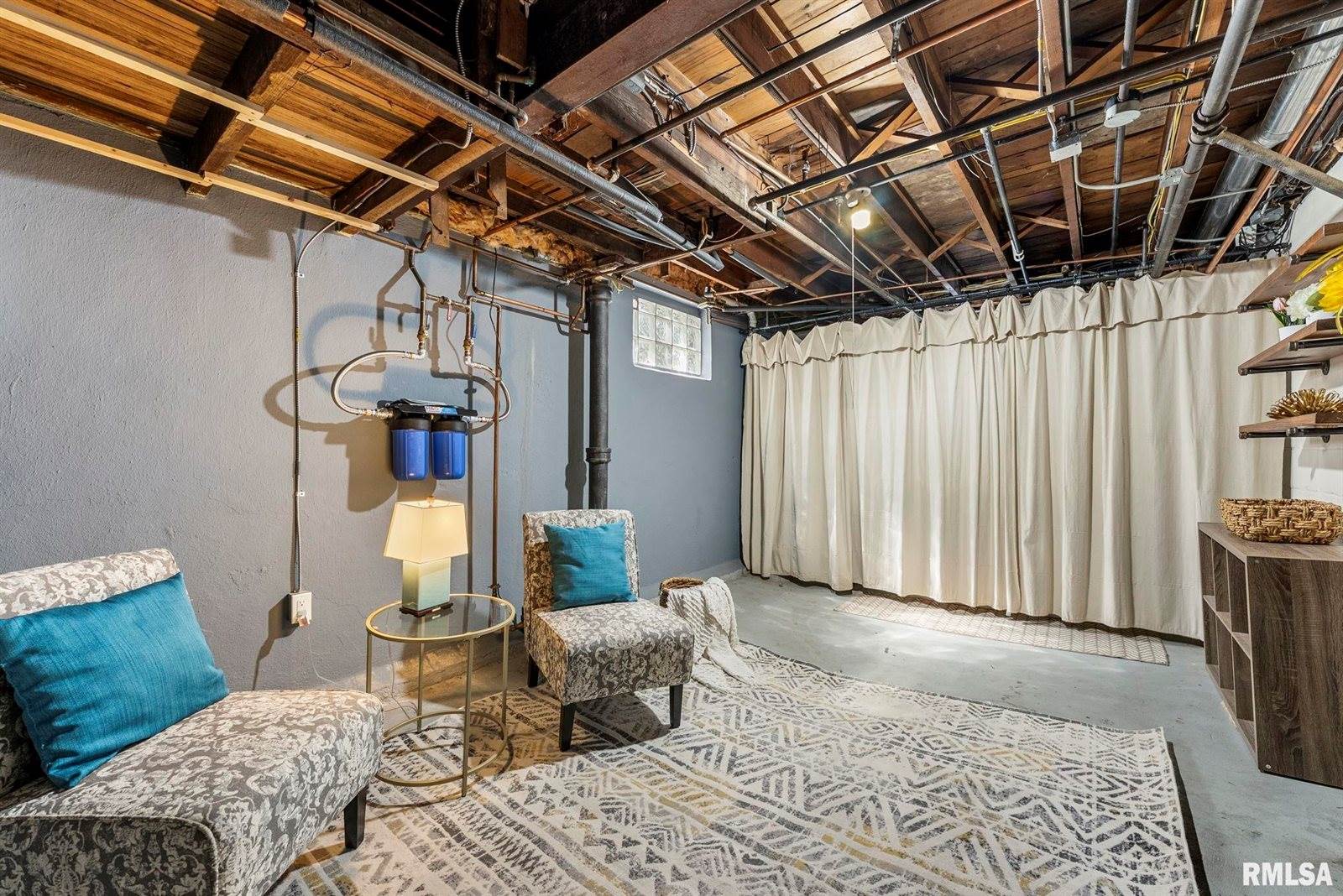 56 Crestwood Terrace, Davenport, IA 52803