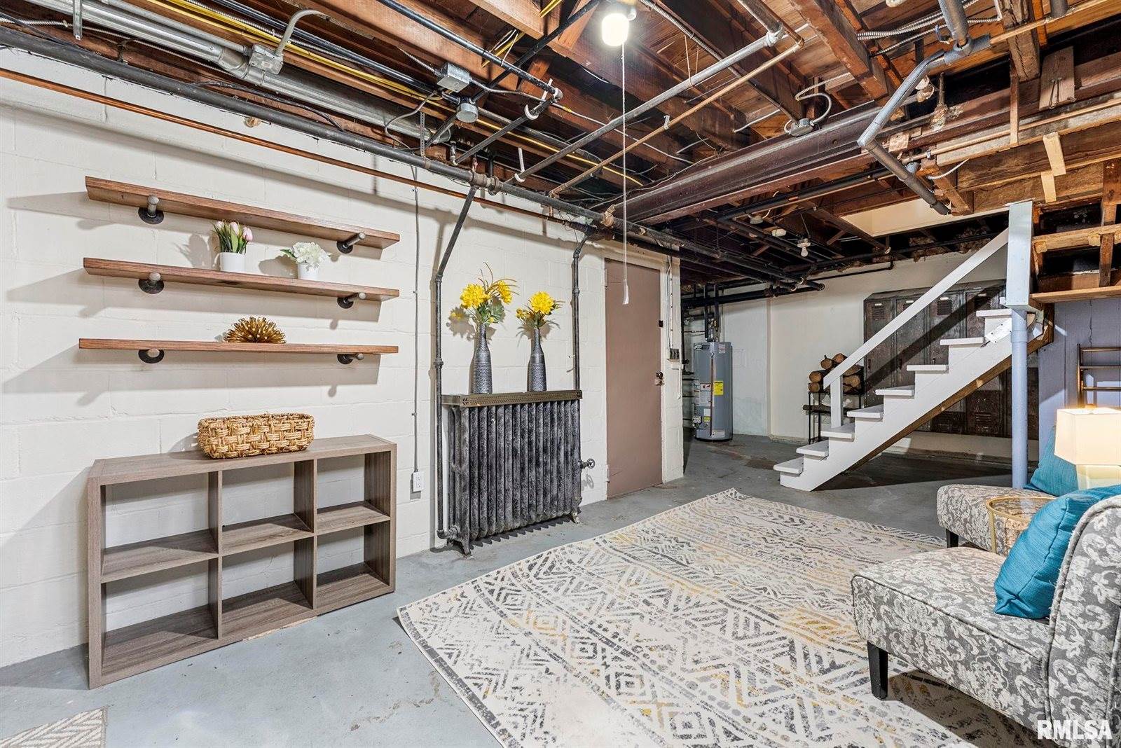 56 Crestwood Terrace, Davenport, IA 52803