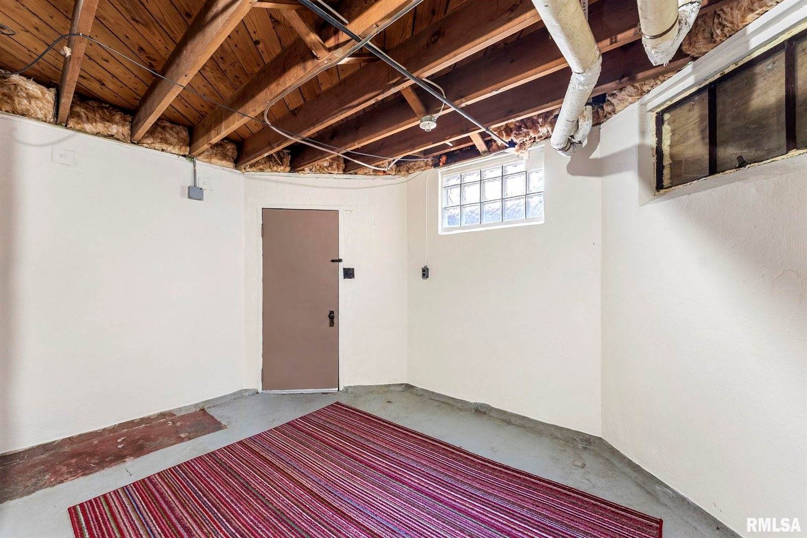 56 Crestwood Terrace, Davenport, IA 52803