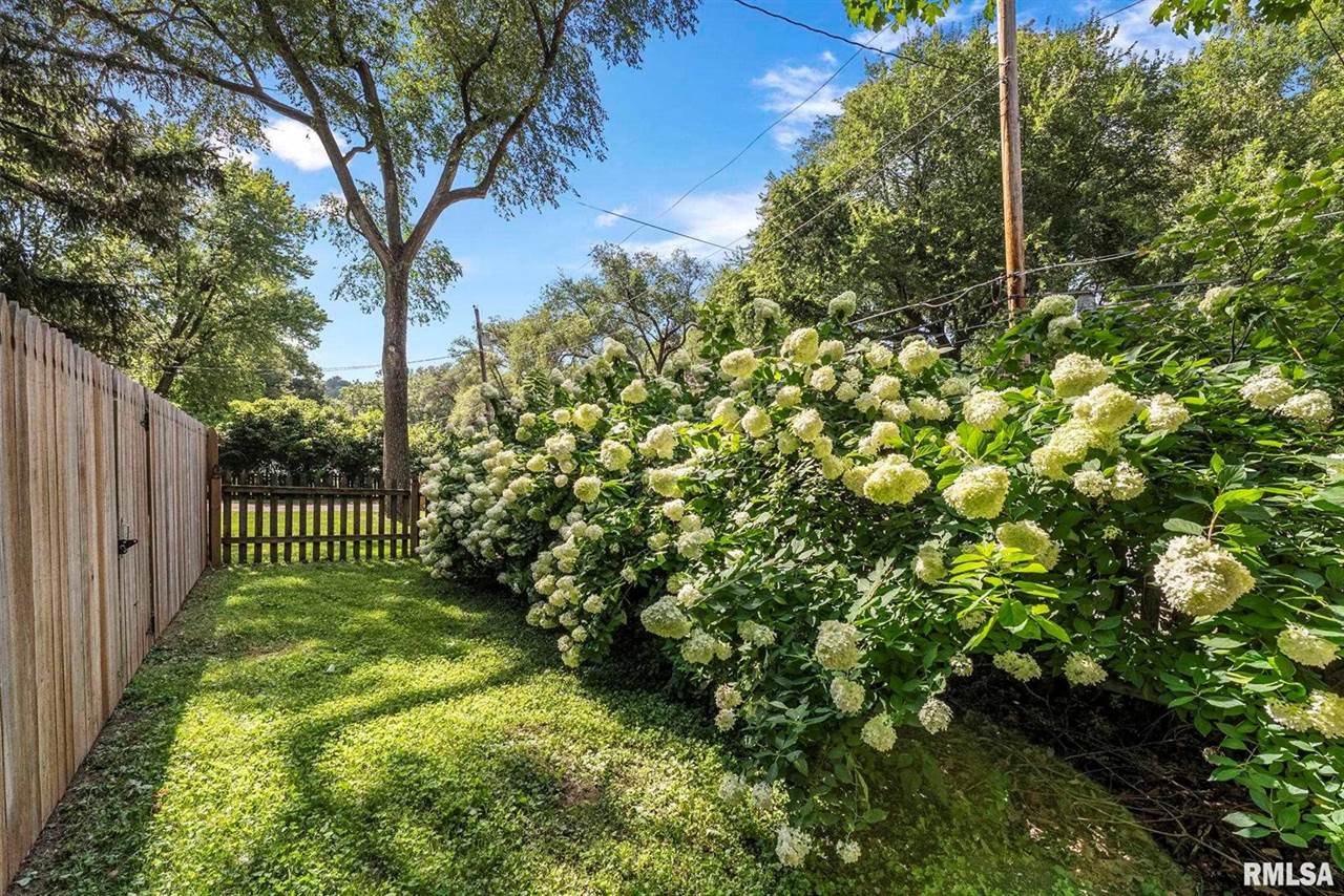 56 Crestwood Terrace, Davenport, IA 52803