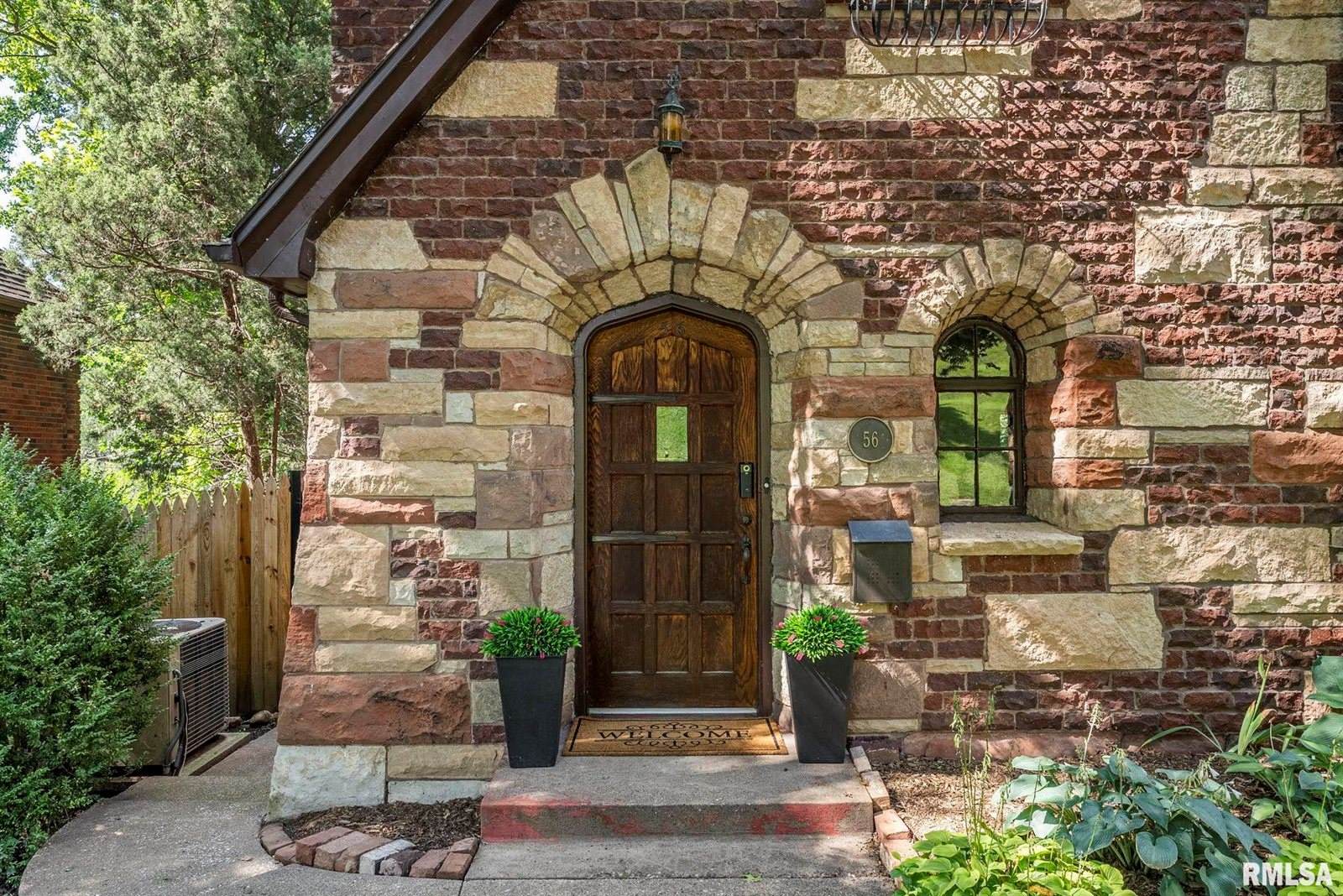 56 Crestwood Terrace, Davenport, IA 52803