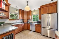 56 Crestwood Terrace, Davenport, IA 52803