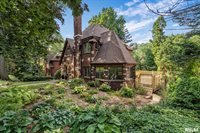 56 Crestwood Terrace, Davenport, IA 52803