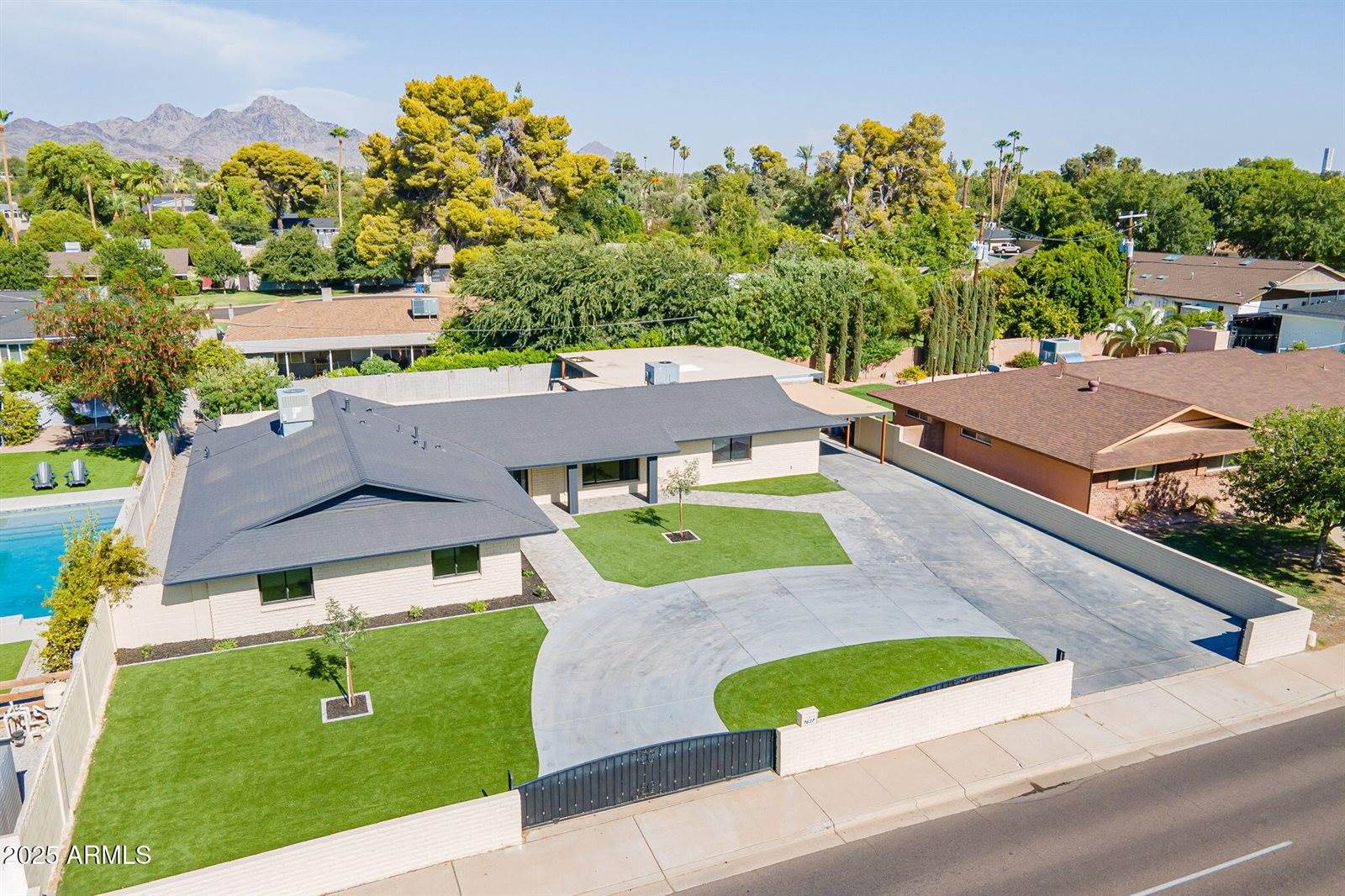 7637 North 7TH Avenue, Phoenix, AZ 85021