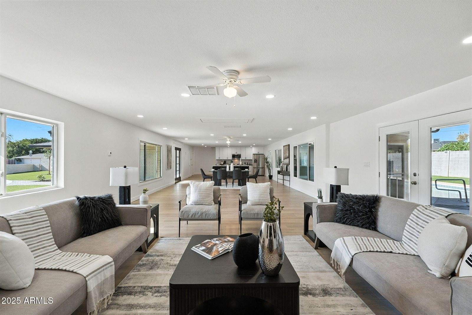 7637 North 7TH Avenue, Phoenix, AZ 85021