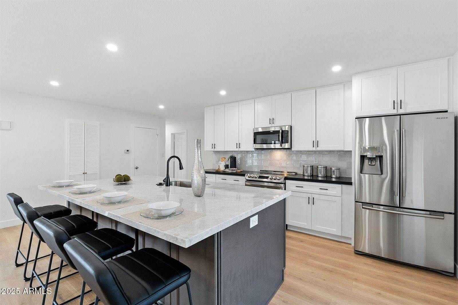 7637 North 7TH Avenue, Phoenix, AZ 85021