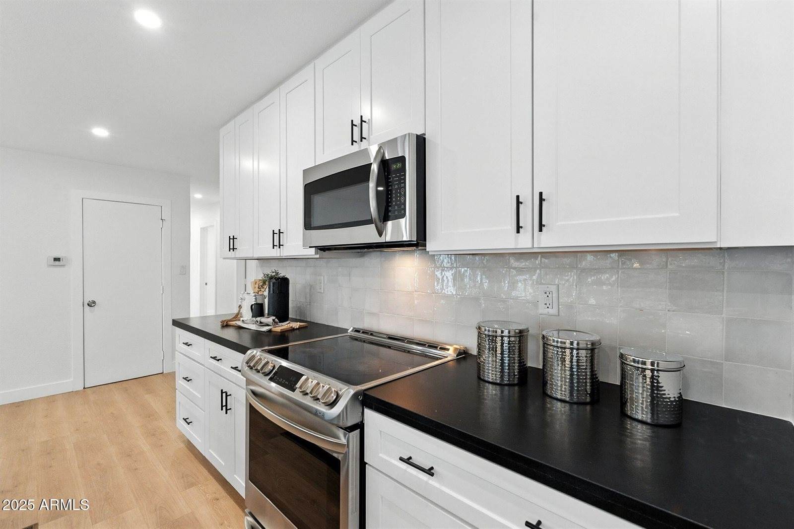 7637 North 7TH Avenue, Phoenix, AZ 85021