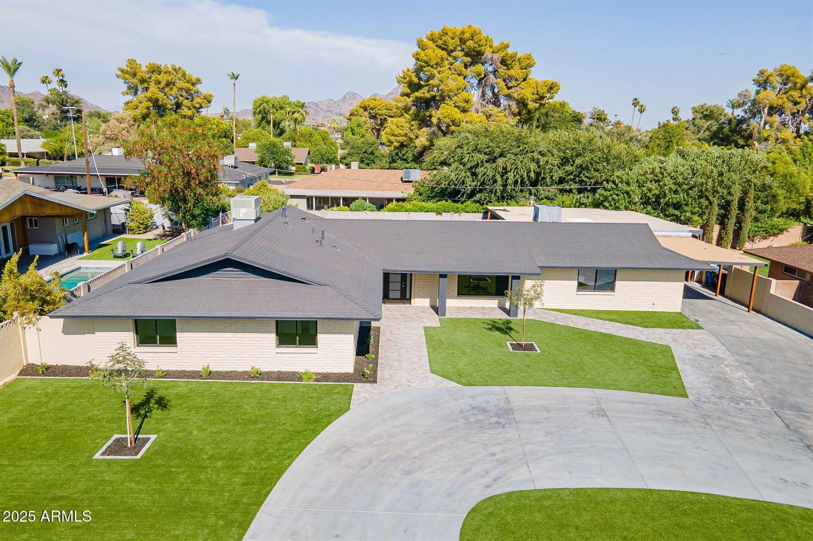 7637 North 7TH Avenue, Phoenix, AZ 85021