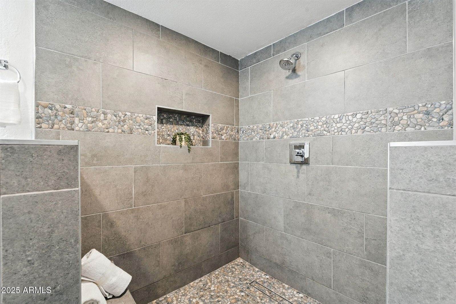 7637 North 7TH Avenue, Phoenix, AZ 85021