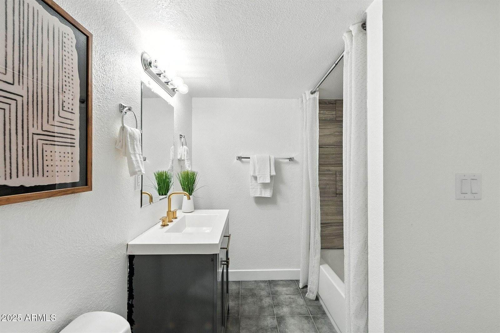 7637 North 7TH Avenue, Phoenix, AZ 85021