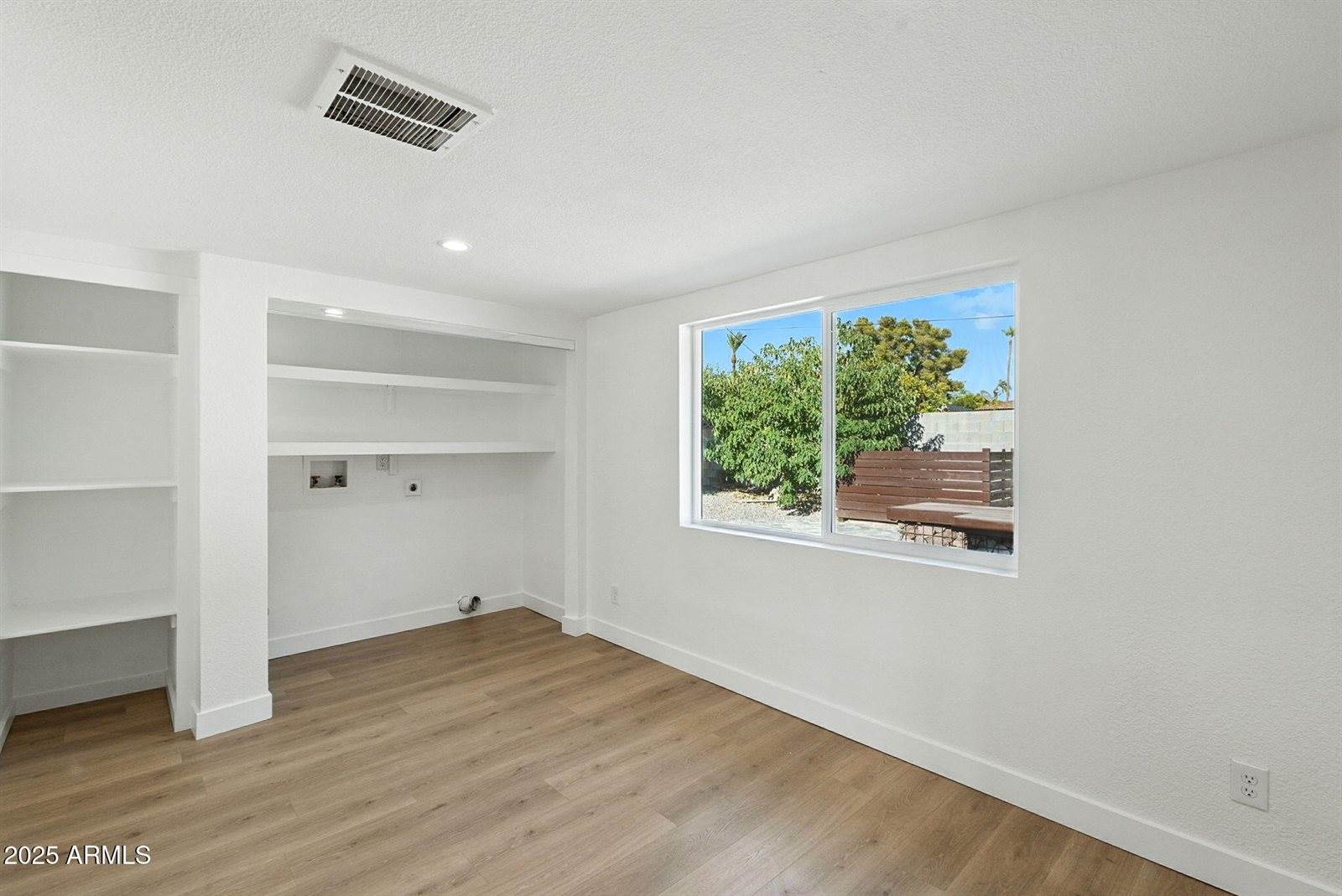 7637 North 7TH Avenue, Phoenix, AZ 85021