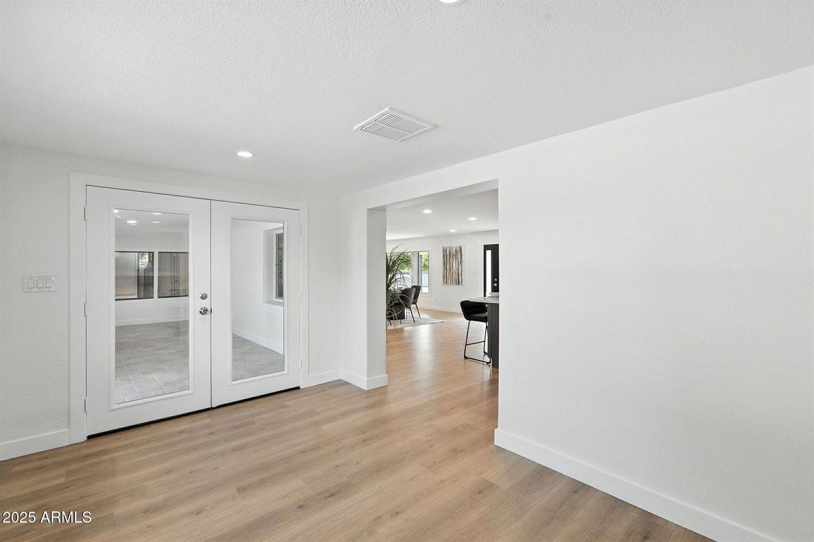 7637 North 7TH Avenue, Phoenix, AZ 85021