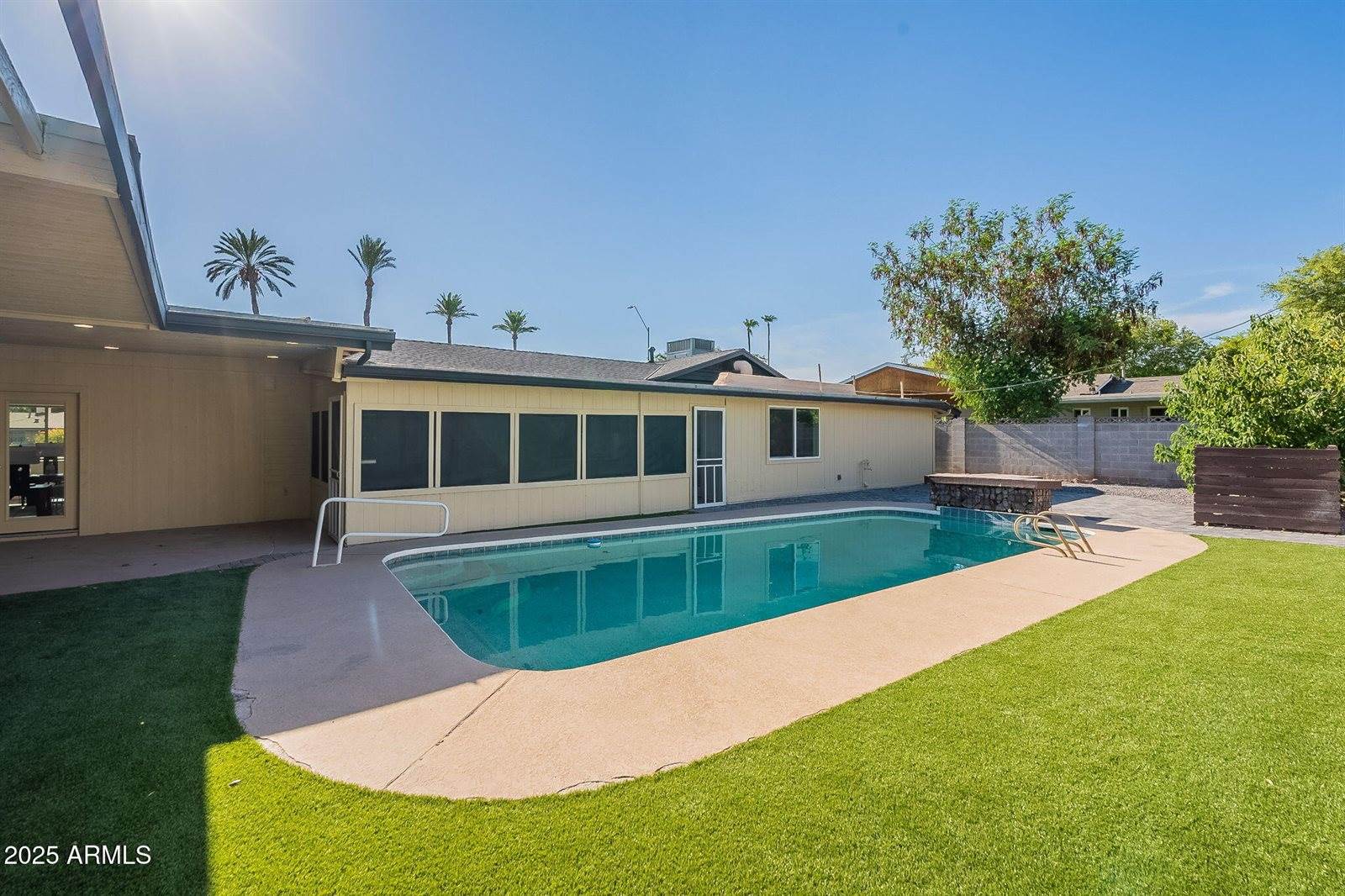 7637 North 7TH Avenue, Phoenix, AZ 85021