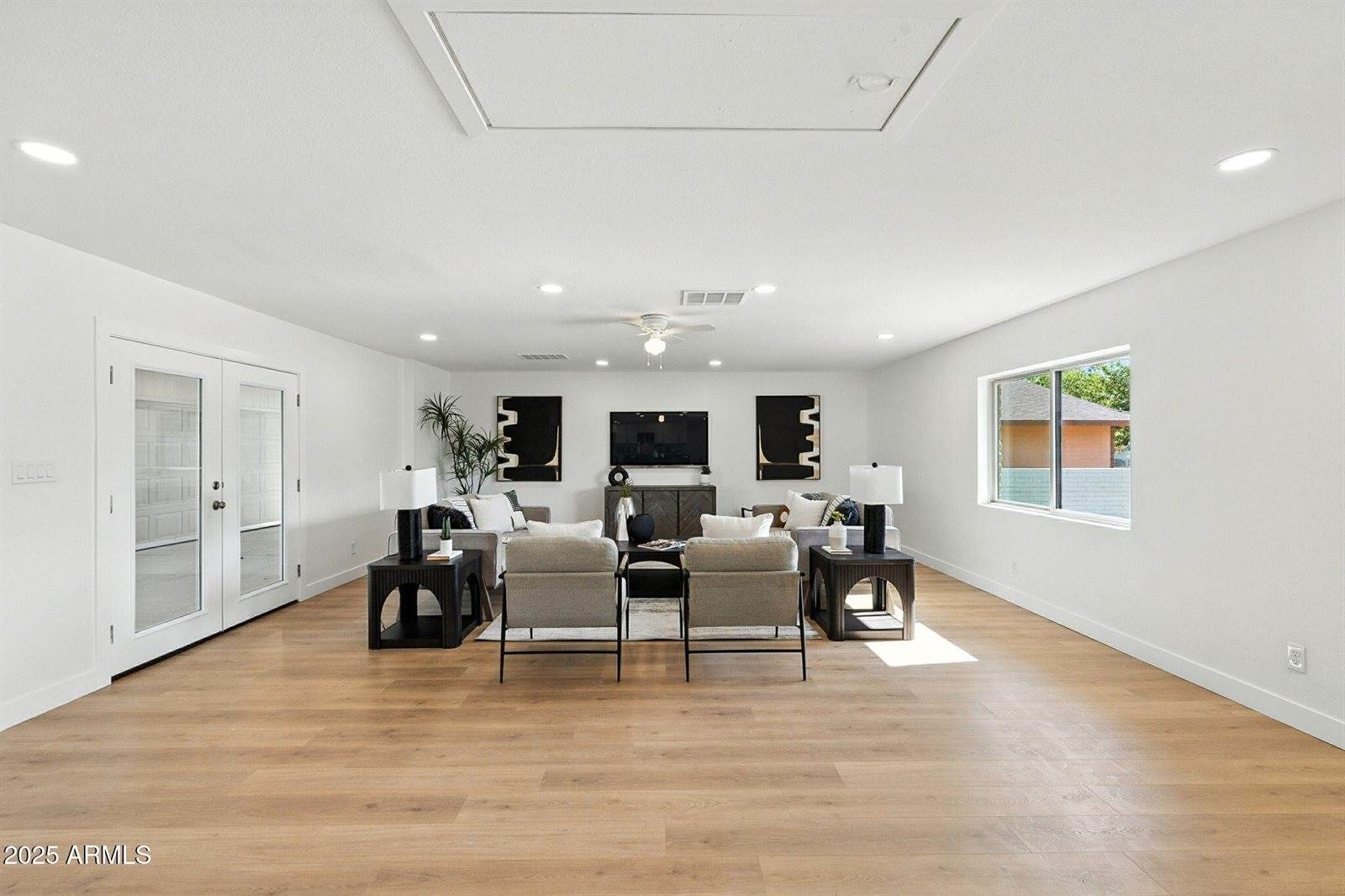 7637 North 7TH Avenue, Phoenix, AZ 85021