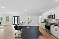 7637 North 7TH Avenue, Phoenix, AZ 85021