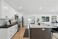 7637 North 7TH Avenue, Phoenix, AZ 85021