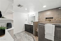 7637 North 7TH Avenue, Phoenix, AZ 85021