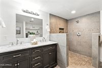 7637 North 7TH Avenue, Phoenix, AZ 85021