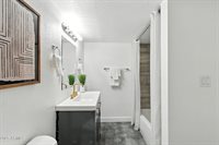 7637 North 7TH Avenue, Phoenix, AZ 85021