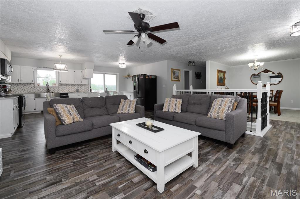 20020 Richfield Road, Richland, MO 65556