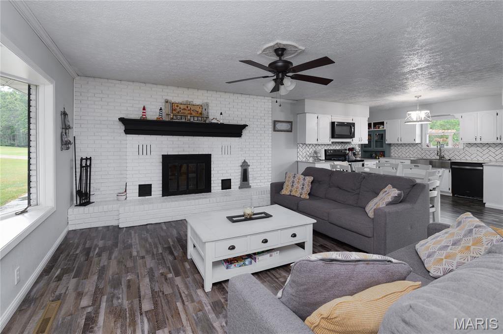 20020 Richfield Road, Richland, MO 65556