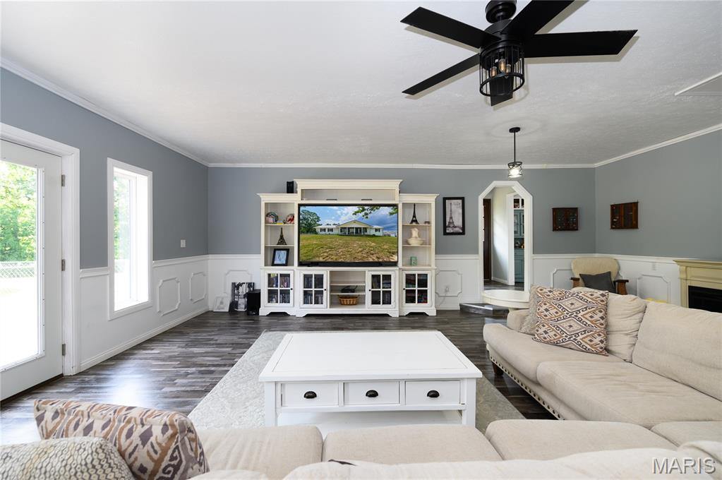 20020 Richfield Road, Richland, MO 65556