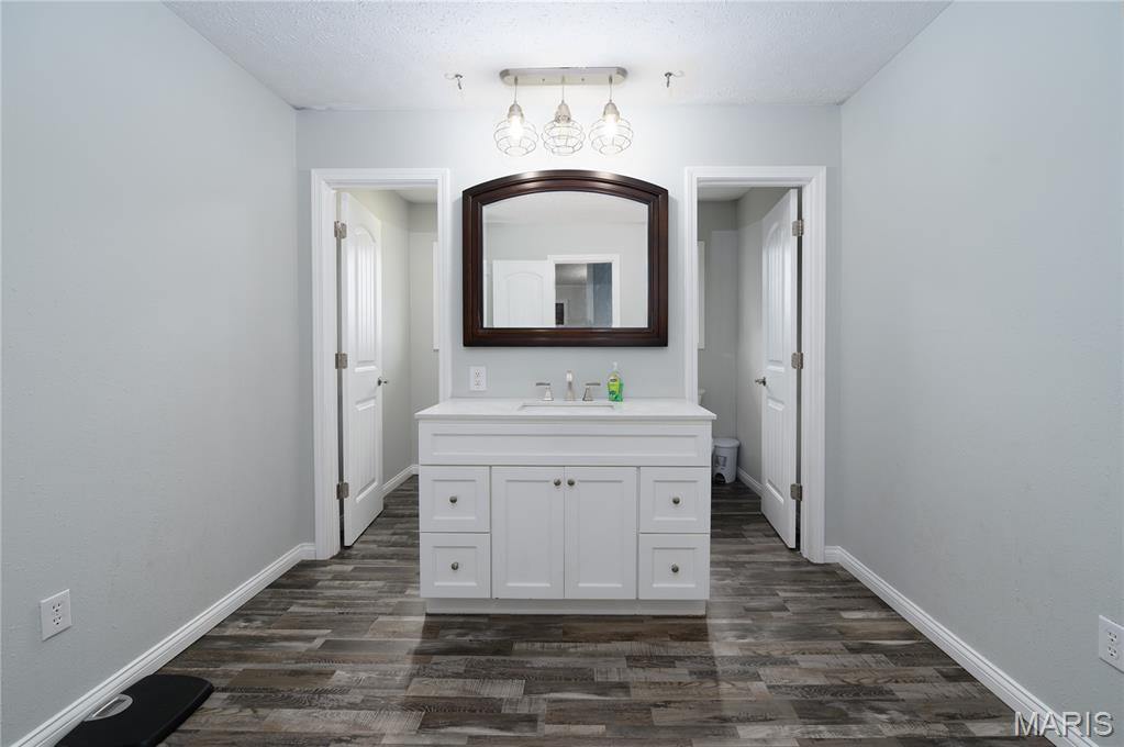 20020 Richfield Road, Richland, MO 65556