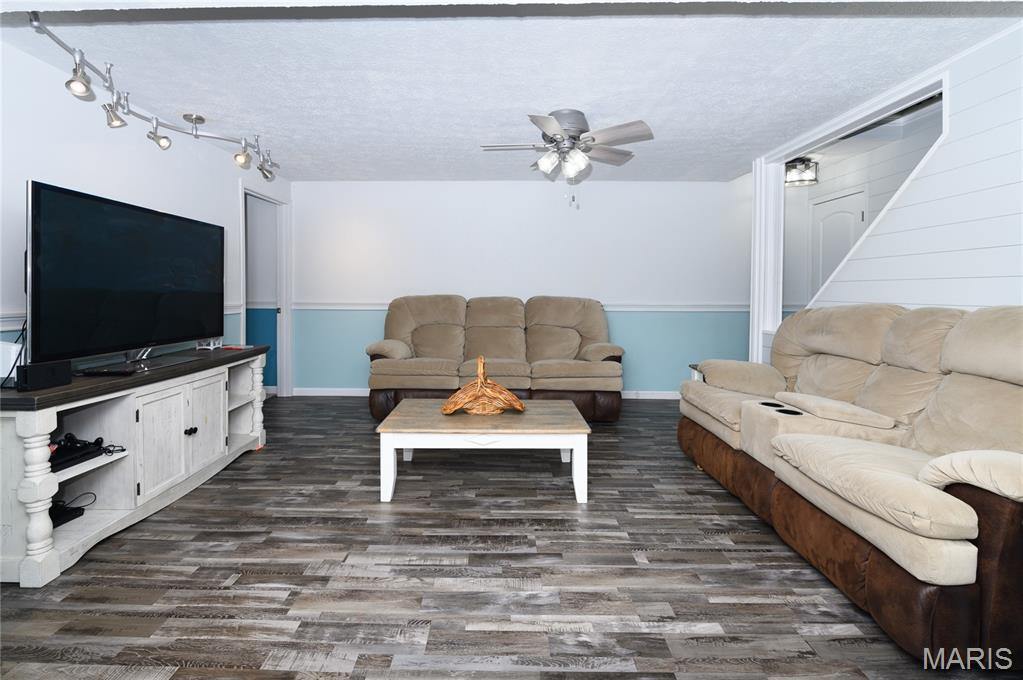 20020 Richfield Road, Richland, MO 65556