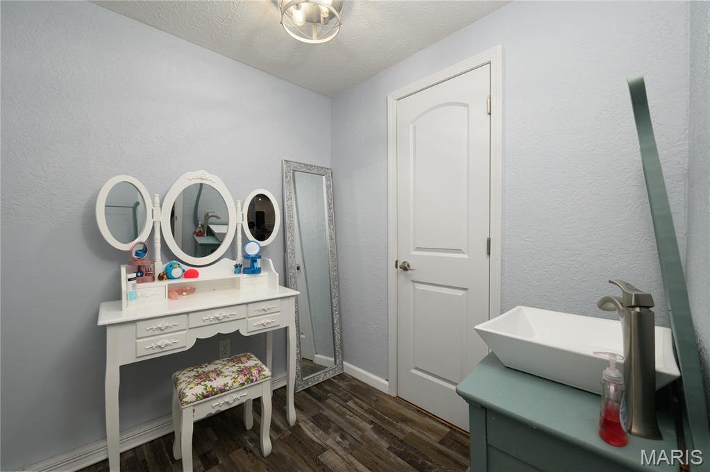 20020 Richfield Road, Richland, MO 65556