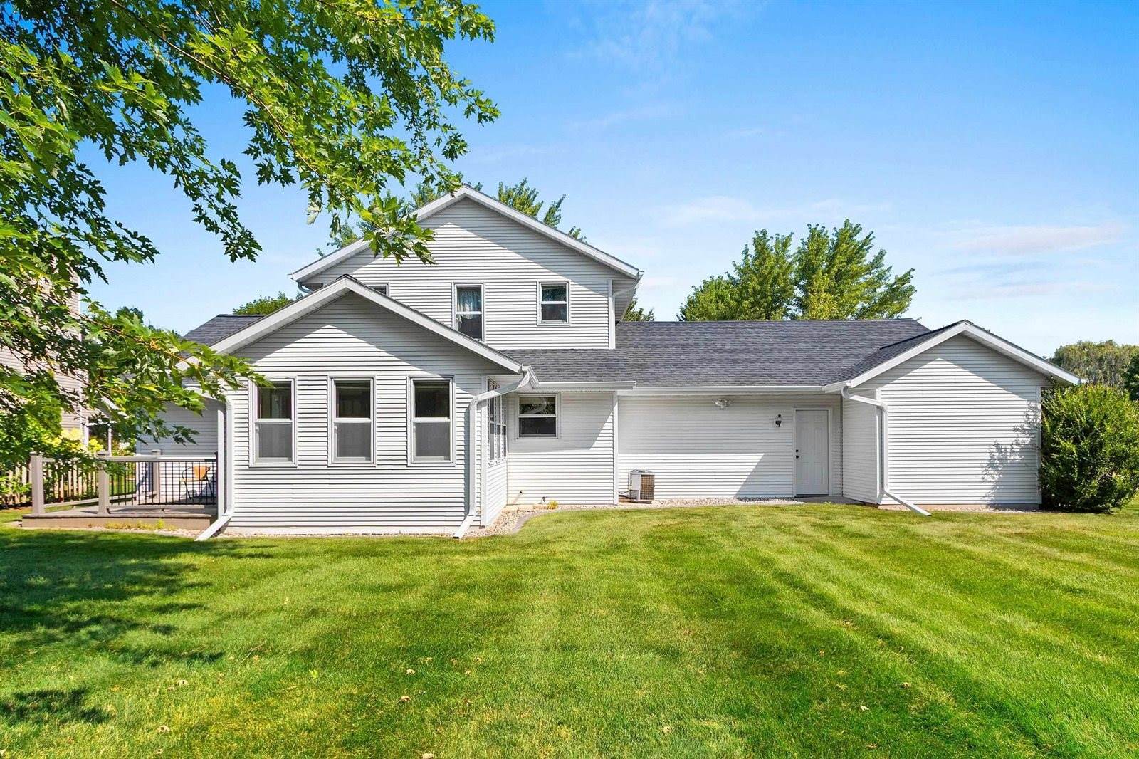 2982 Brighton Place, Green Bay, WI 54311