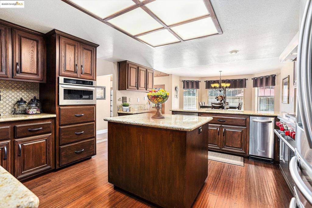 15 Madeira Ct, Oakley, CA 94561