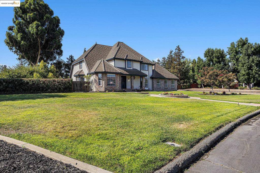 15 Madeira Ct, Oakley, CA 94561